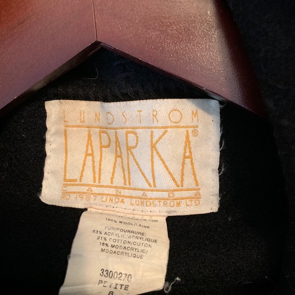 Ladies coats - Picture 2 of 2